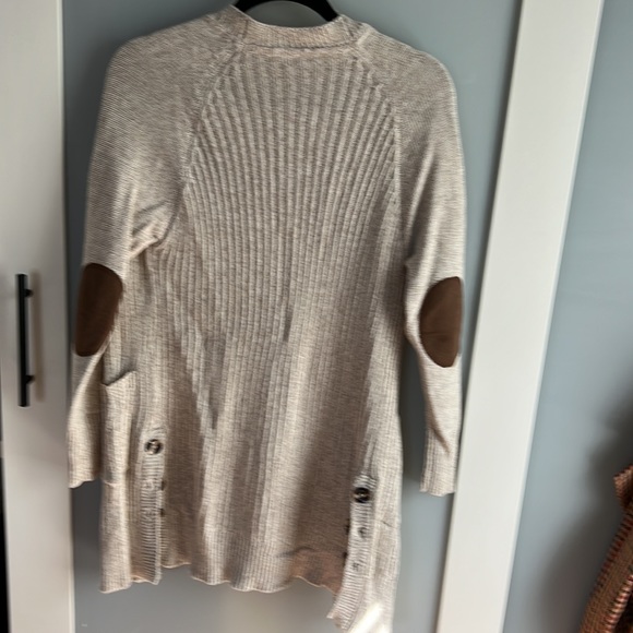 Knit Cardigan- Size Small- Super cute detailing - Picture 2 of 4